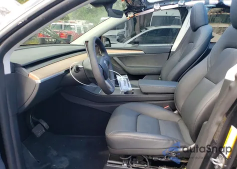 2025 Tesla Model Y z USA, uszkodzony, nr VIN 7SAYGDEE0SA367575